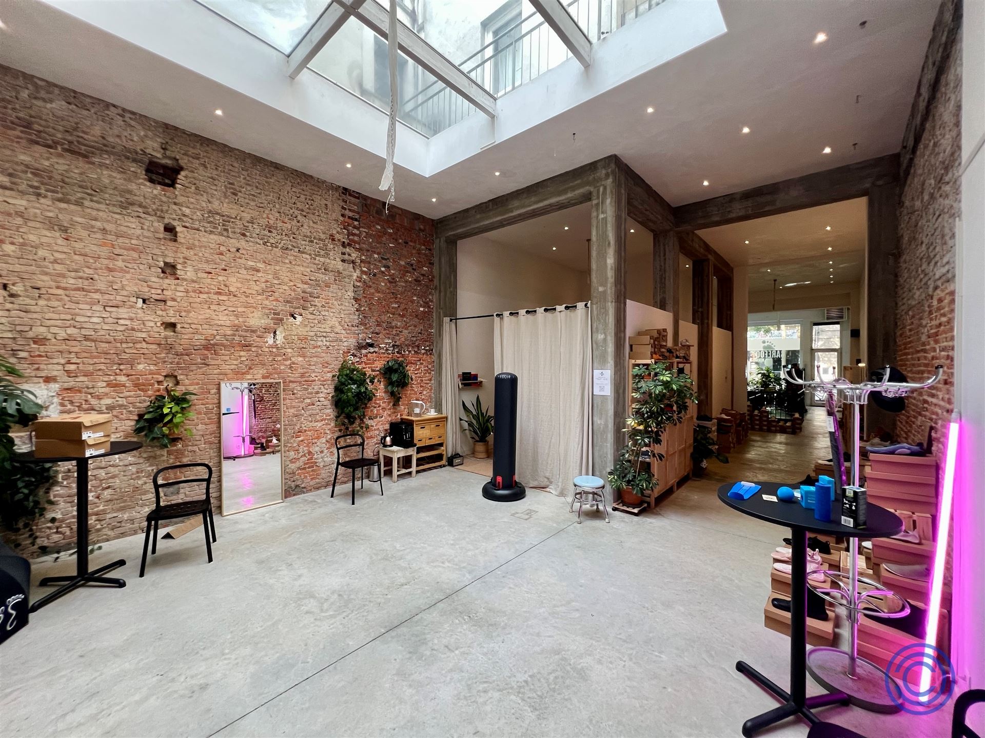 Winkelruimte ca. 160m² in karaktervol gebouw!  foto 6