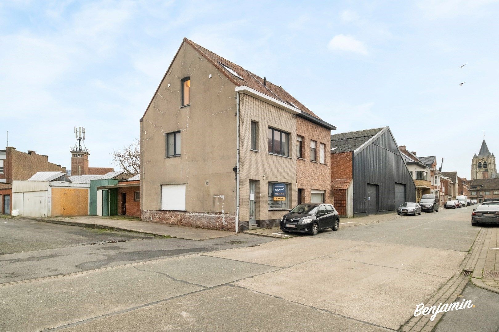 Halfopen woning met loods in Heule foto 2
