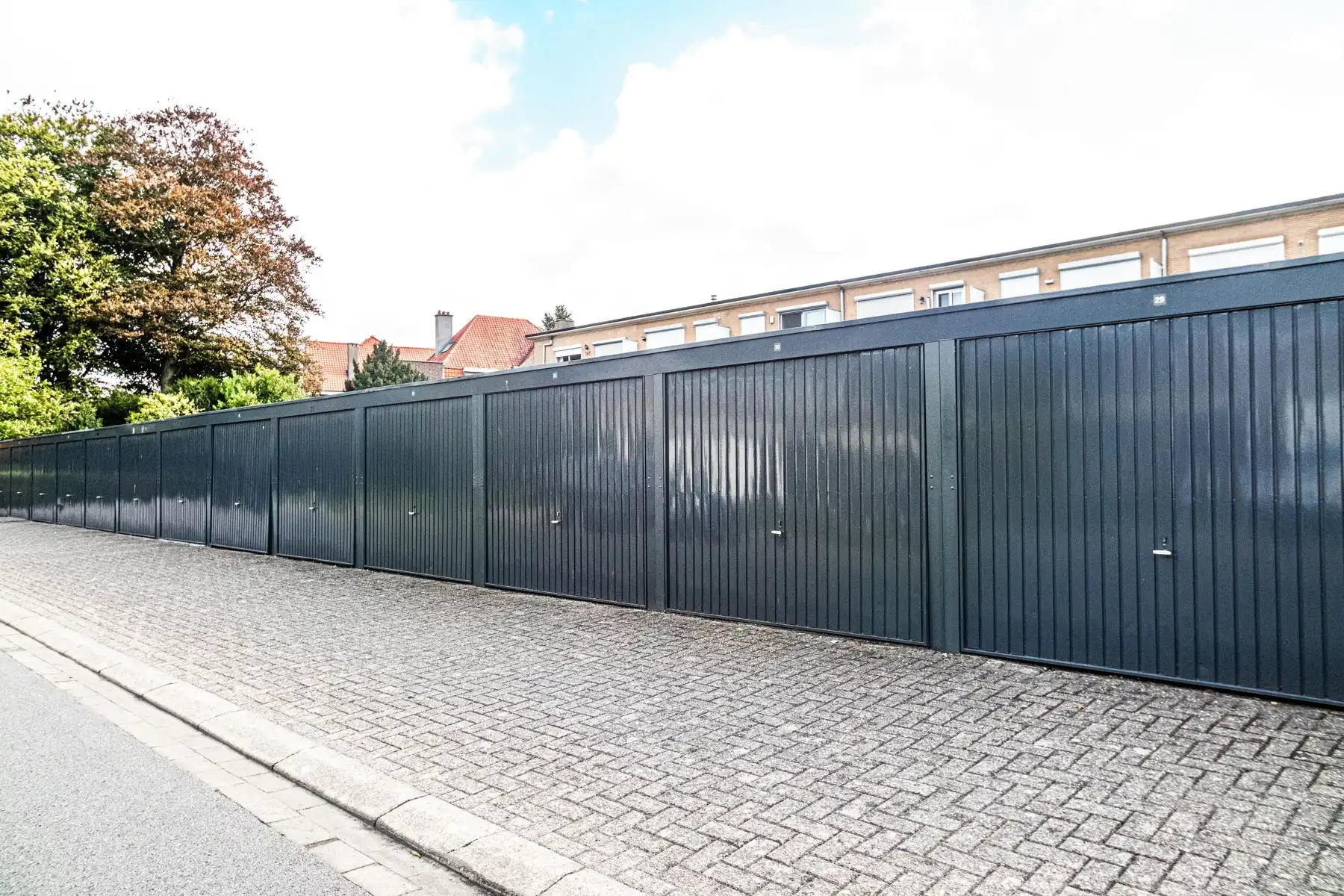 Ruim 2-slaapkamer appartement met garage en potentieel foto 15