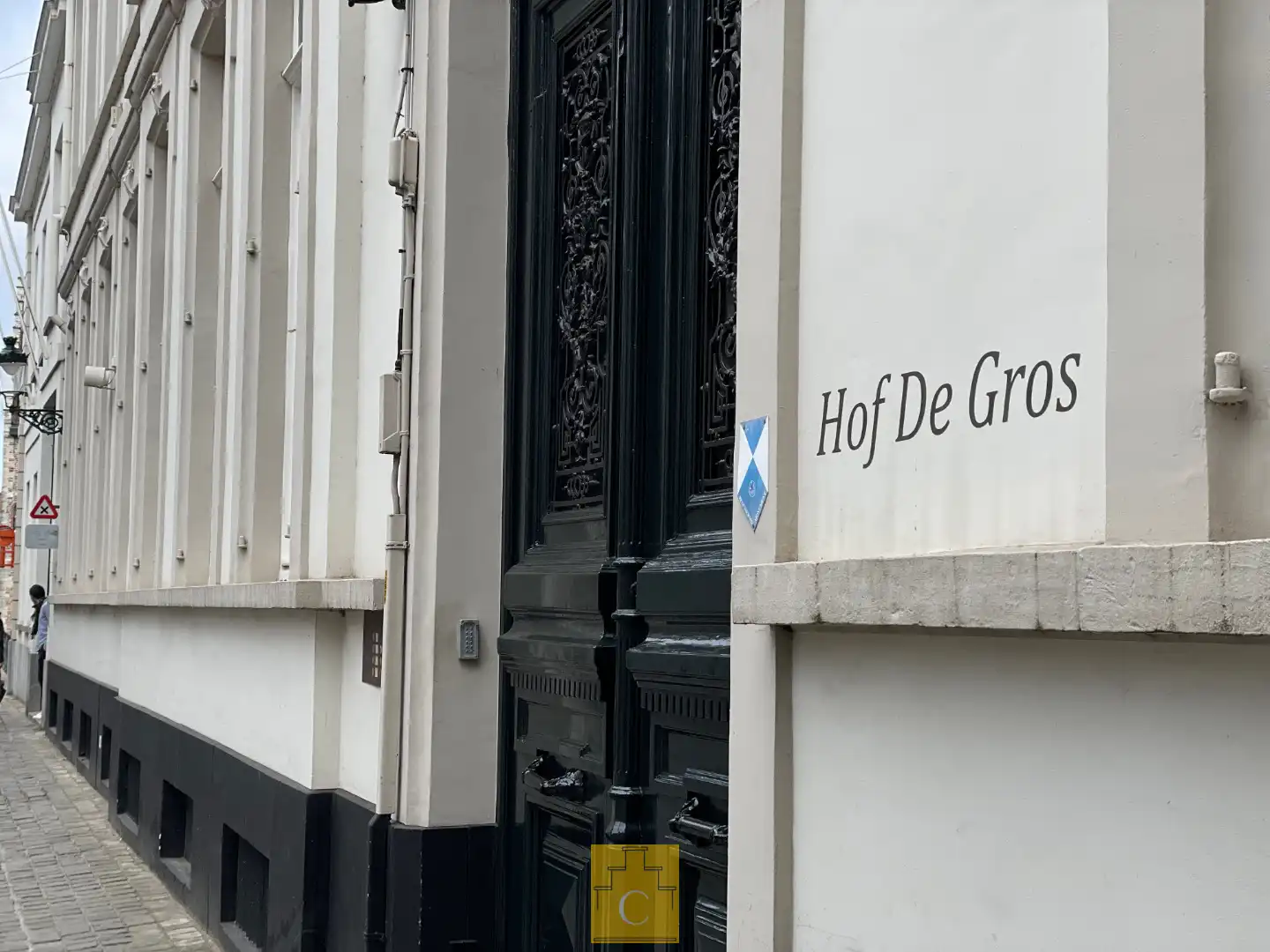high-end afgewerkt appartement (112 m2) in 18e eeuws stadspaleis ‘Hof de Gros’, toplocatie bij Sint-Jakobskerk, met optionele aankoop parkeerplaats foto 3