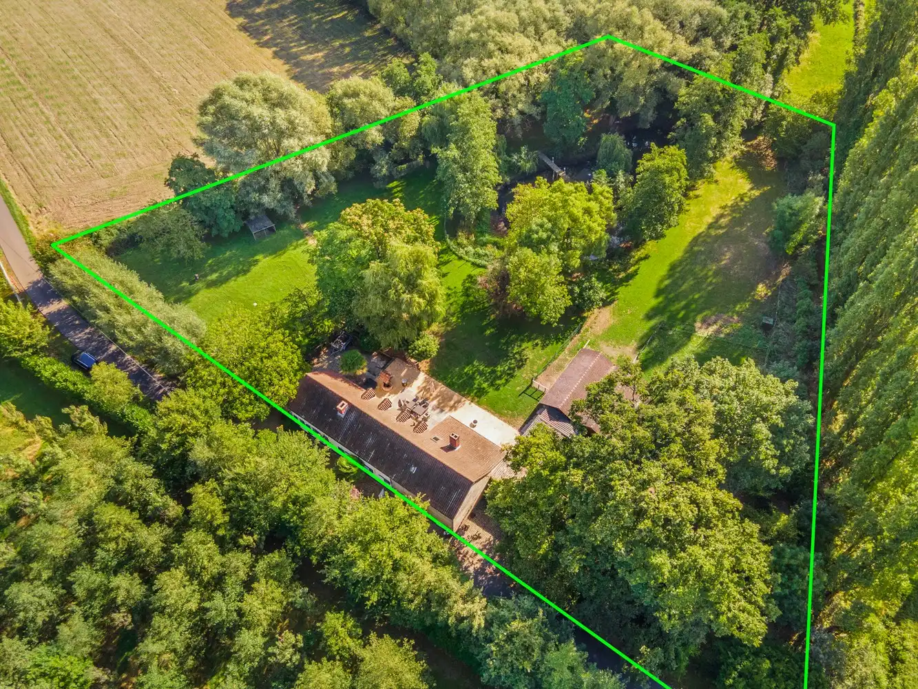 Charmante hoeve in een oase van groen foto 24