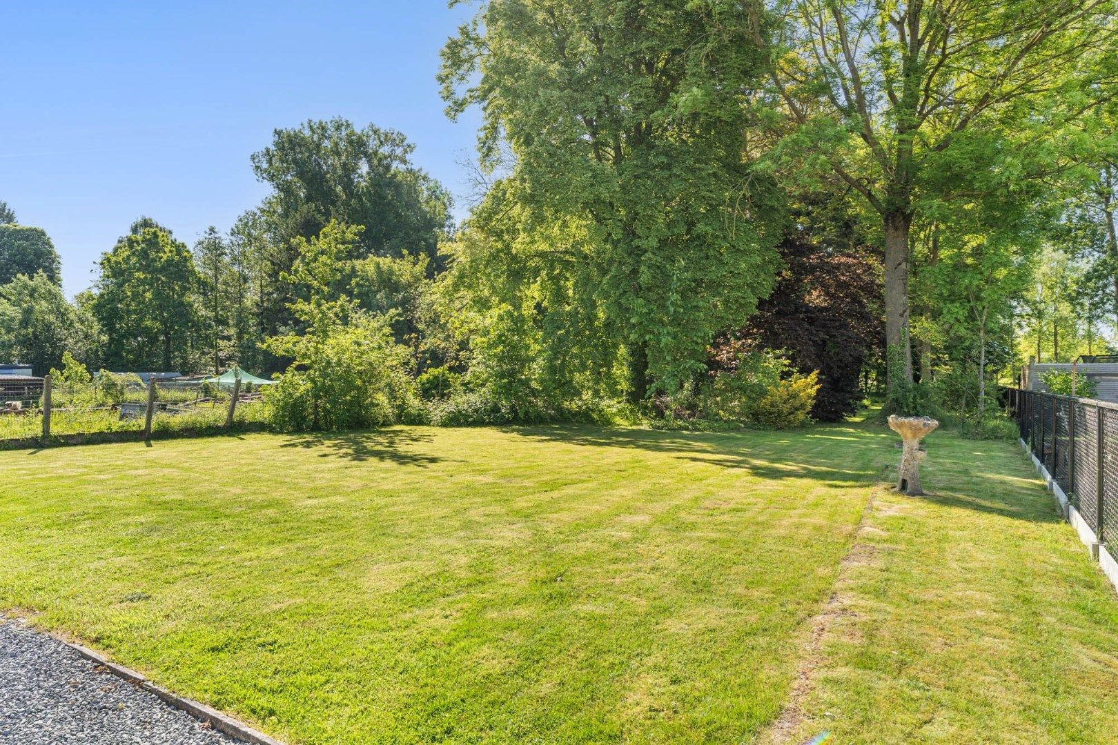 Te renoveren woning op een zuidgericht perceel van 18a 99ca op een zeer gunstige centrale ligging foto 23
