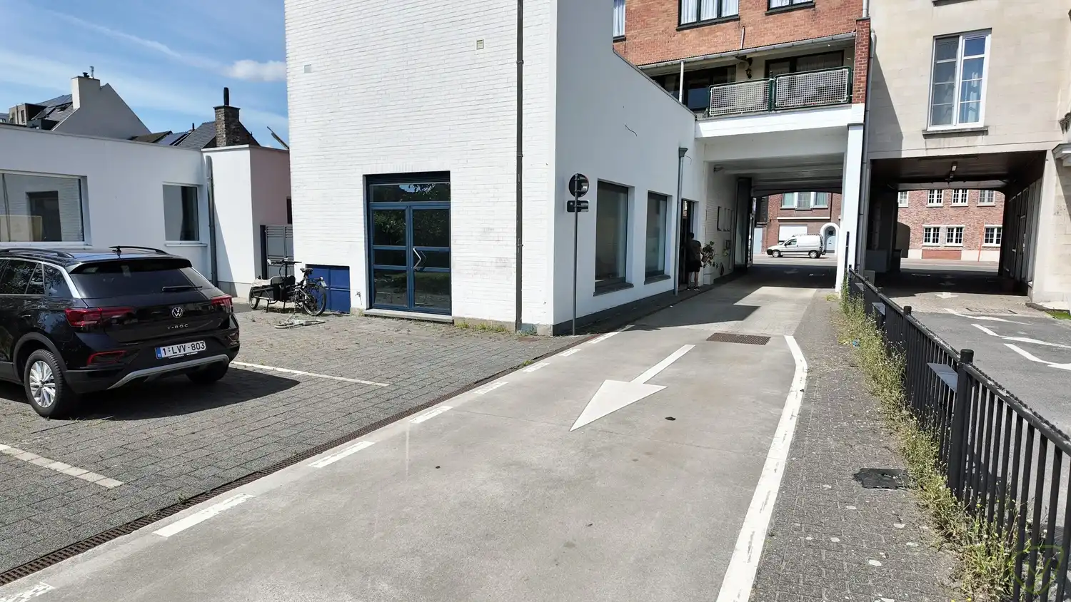 Gunstig gelegen handelsruimte tekoop in het centrum van Eeklo! foto 3