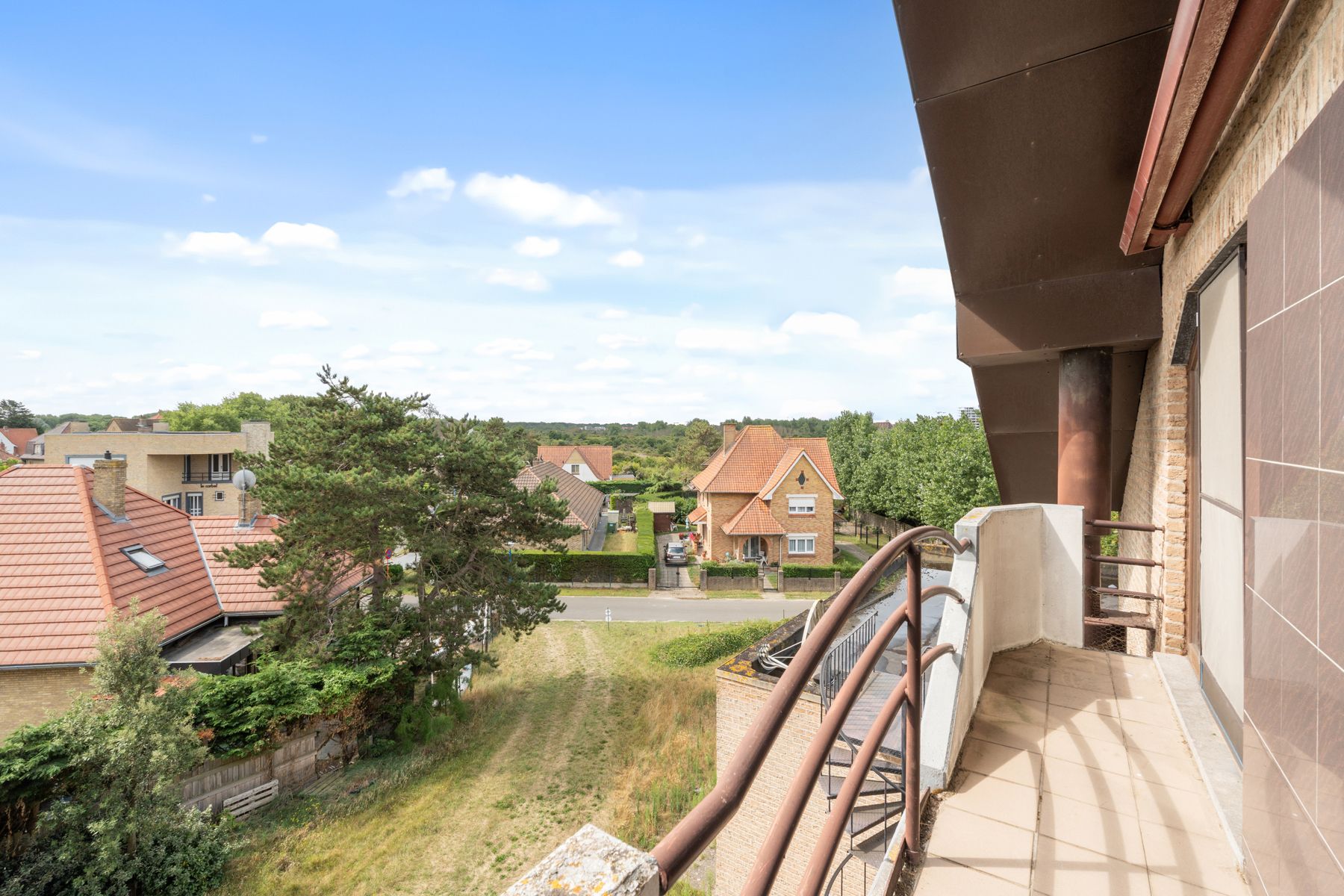 Zonnig appartement met terras te Sint-Idesbald foto {{pictureIndex}}