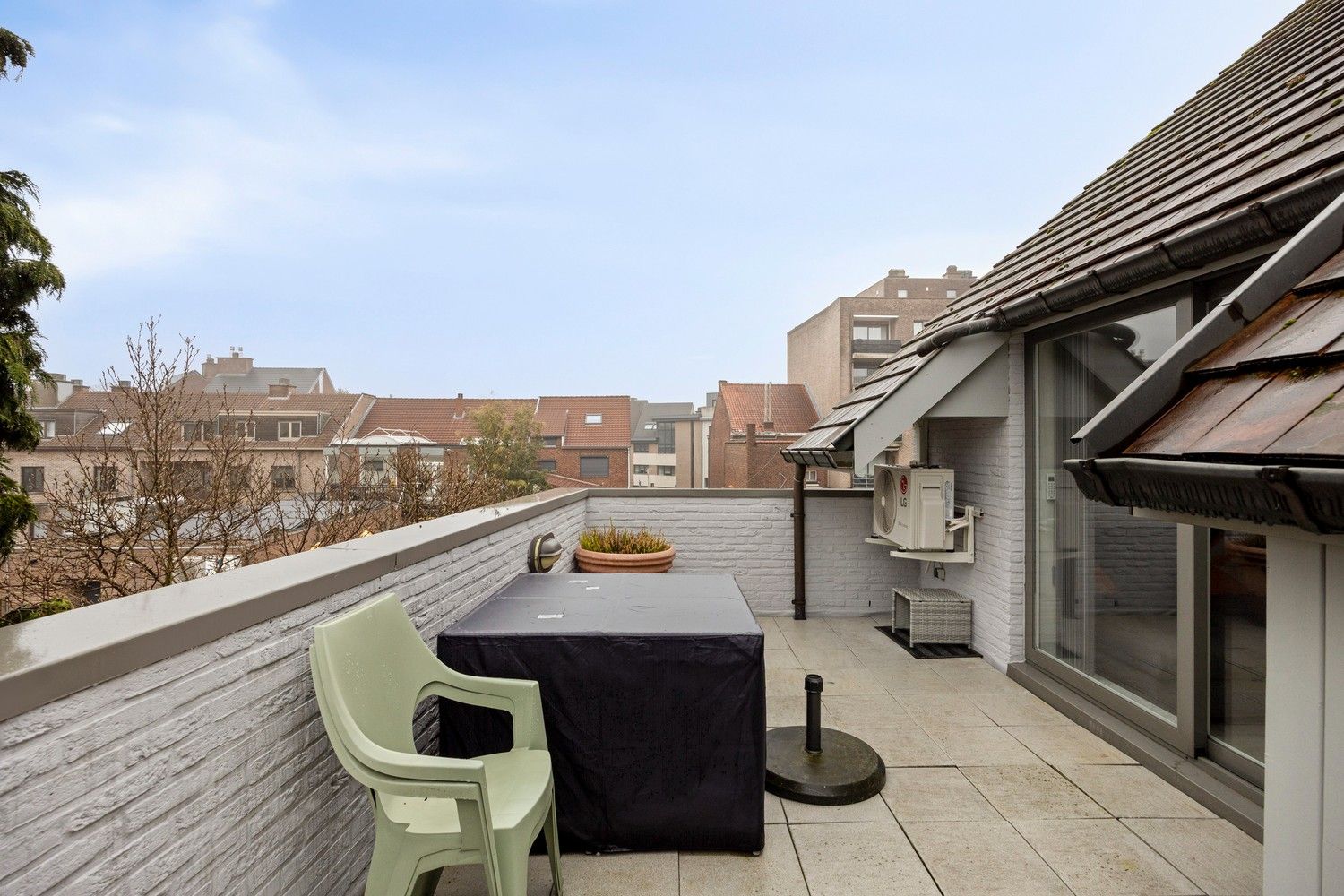 Instapklaar appartement met 2 slaapkamers en garage in het centrum van Lanaken! foto 5