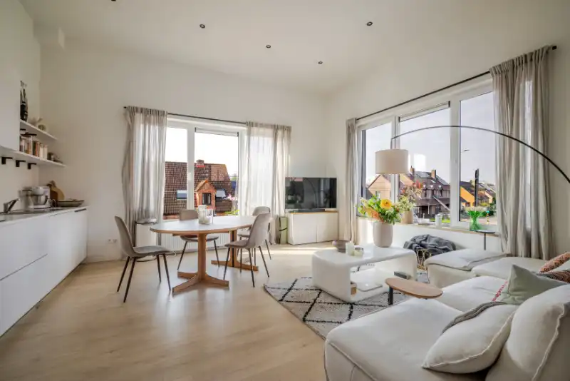 Gerenoveerde woning voor combinatie wonen/werken foto 2