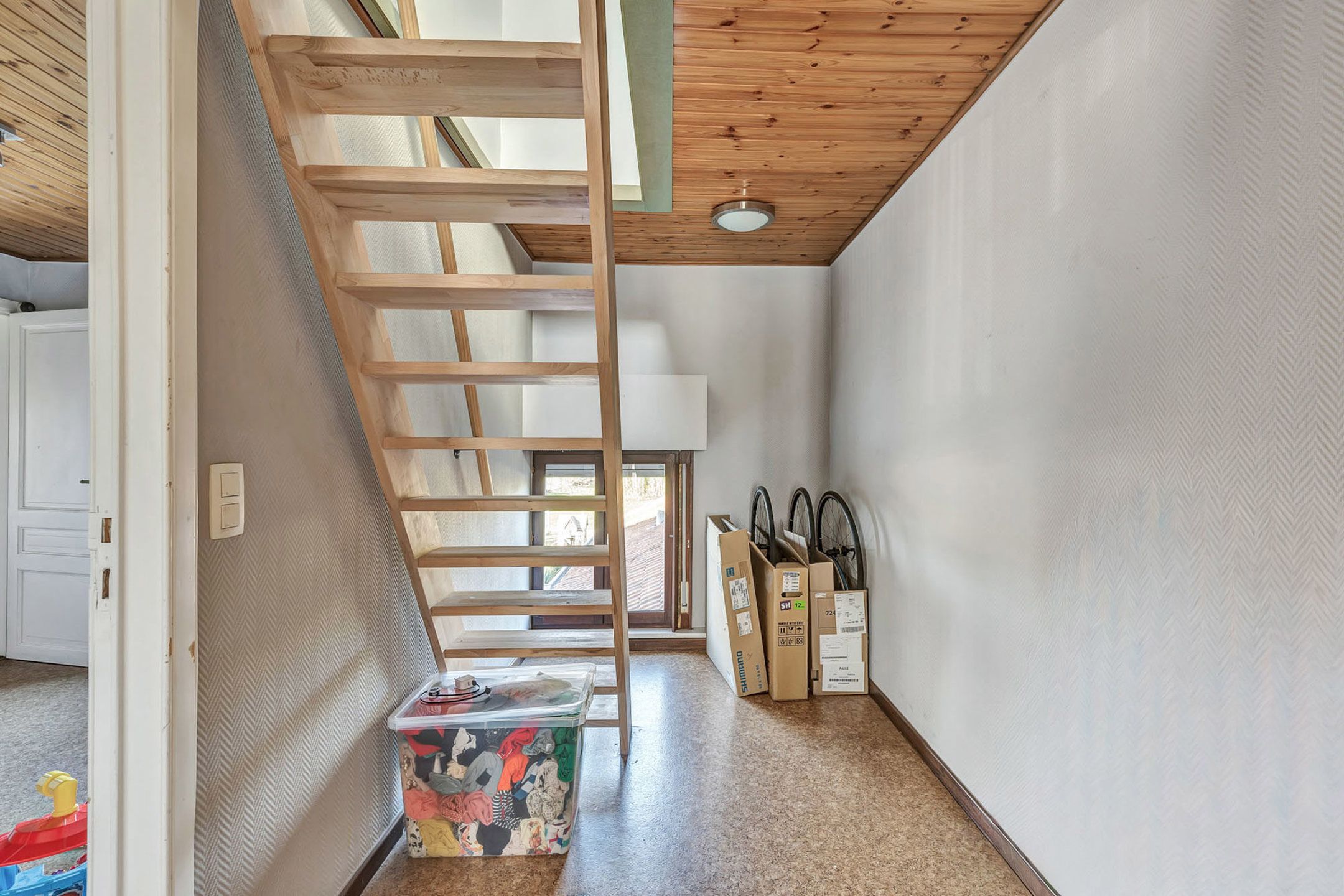 Ruime rijwoning met garage nabij centrum Deinze foto 6