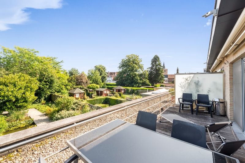 Ruim 3 slaapkamer appartement van 130m² met terras op zuid-oosten foto 2