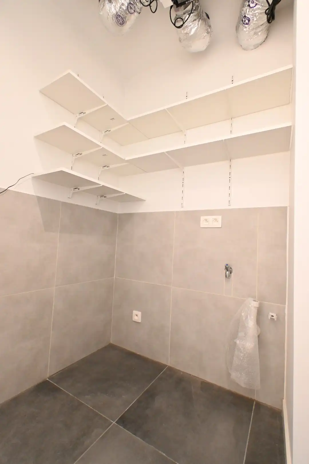 Knap recent appartement met 2 slaapkamers en mooi uitzicht + autostandplaats foto 13