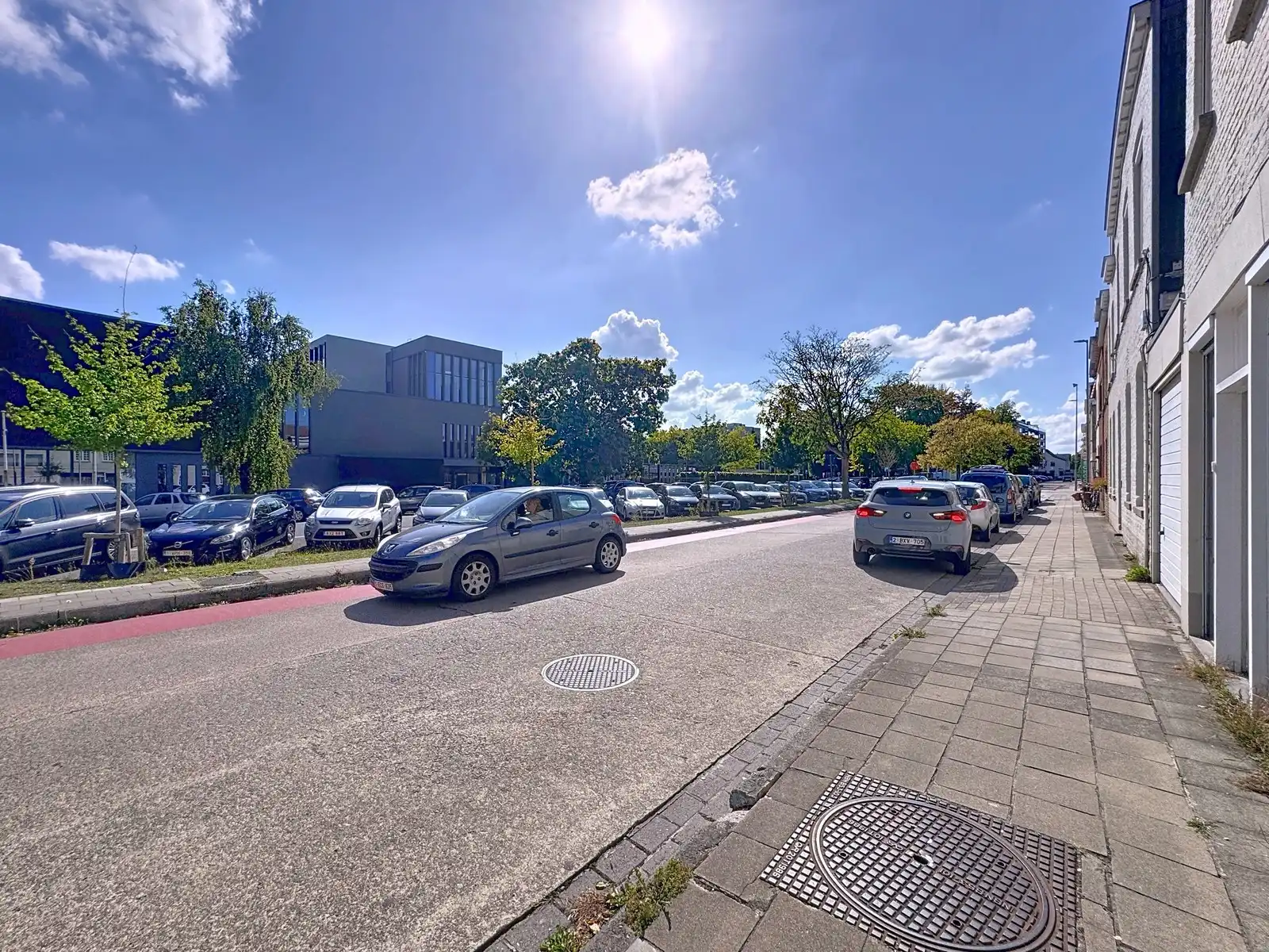 TOPLOCATIE: Lichtrijk en instapklare KANTOORGEBOUW (13 werkplaatsen) met ruime (198 P) parkeergelegenheid voor de deur! Vlakbij het station van Brugge. foto 16
