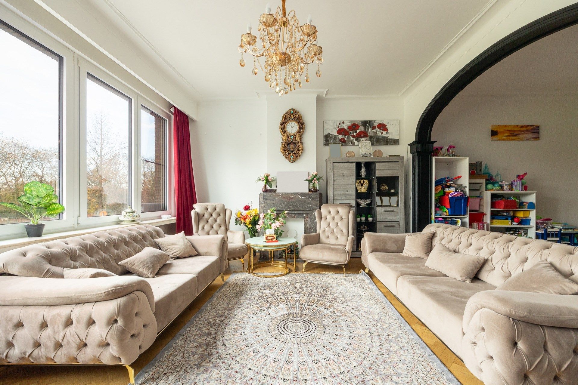 Ruime, instapklare gezinswoning met authentieke elementen in Berchem foto 7