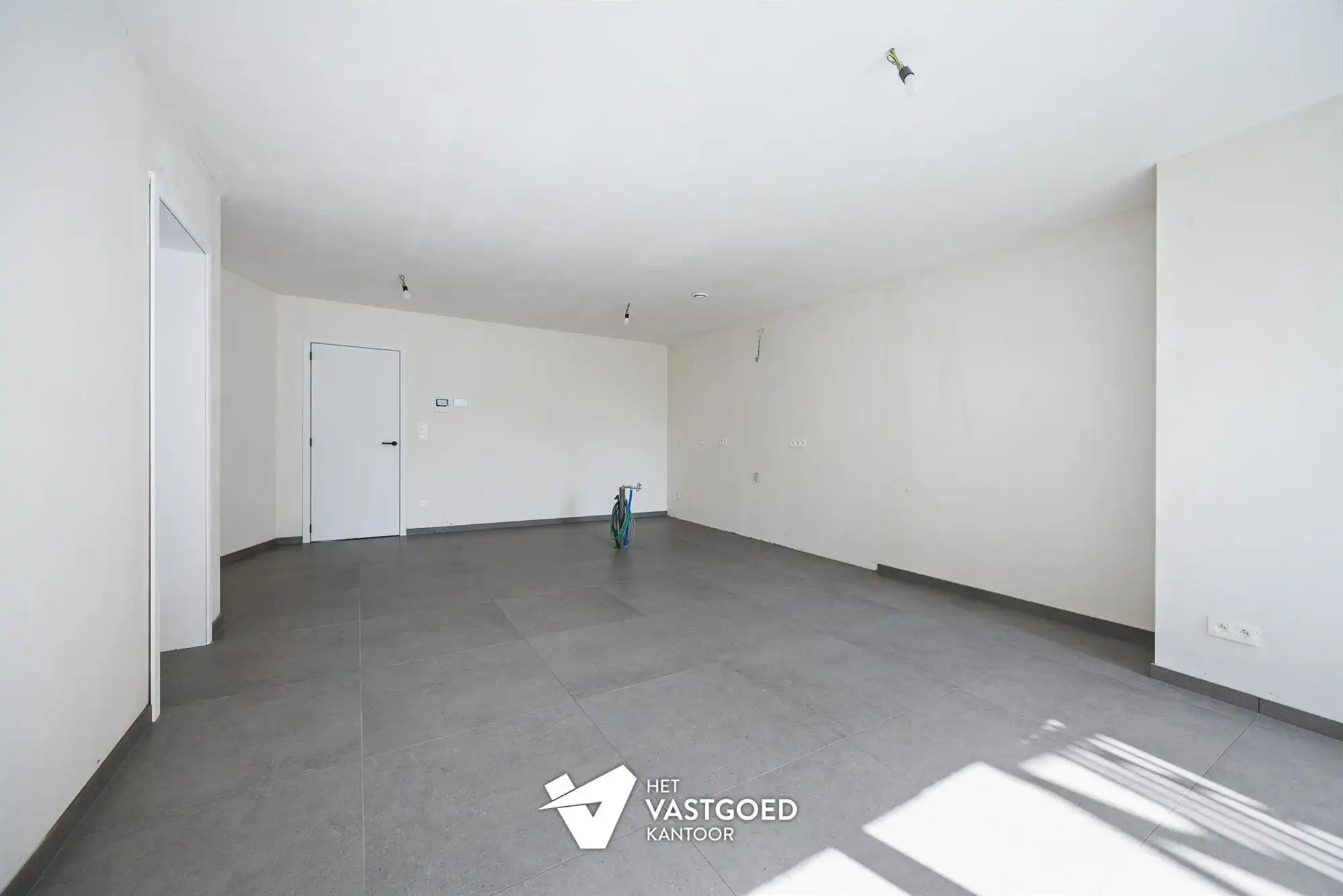 GELIJKVLOERS WONEN MET RUIM TERRAS (TUIN) - 6% BTW MOGELIJK! foto 9