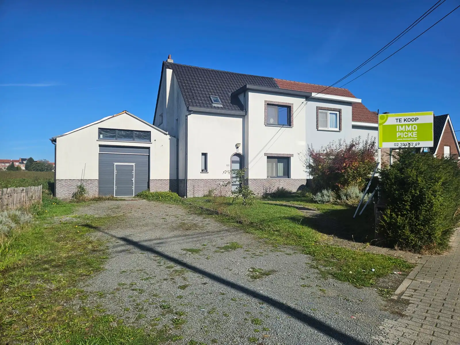 Goed gelegen woning met ruime loods foto {{pictureIndex}}
