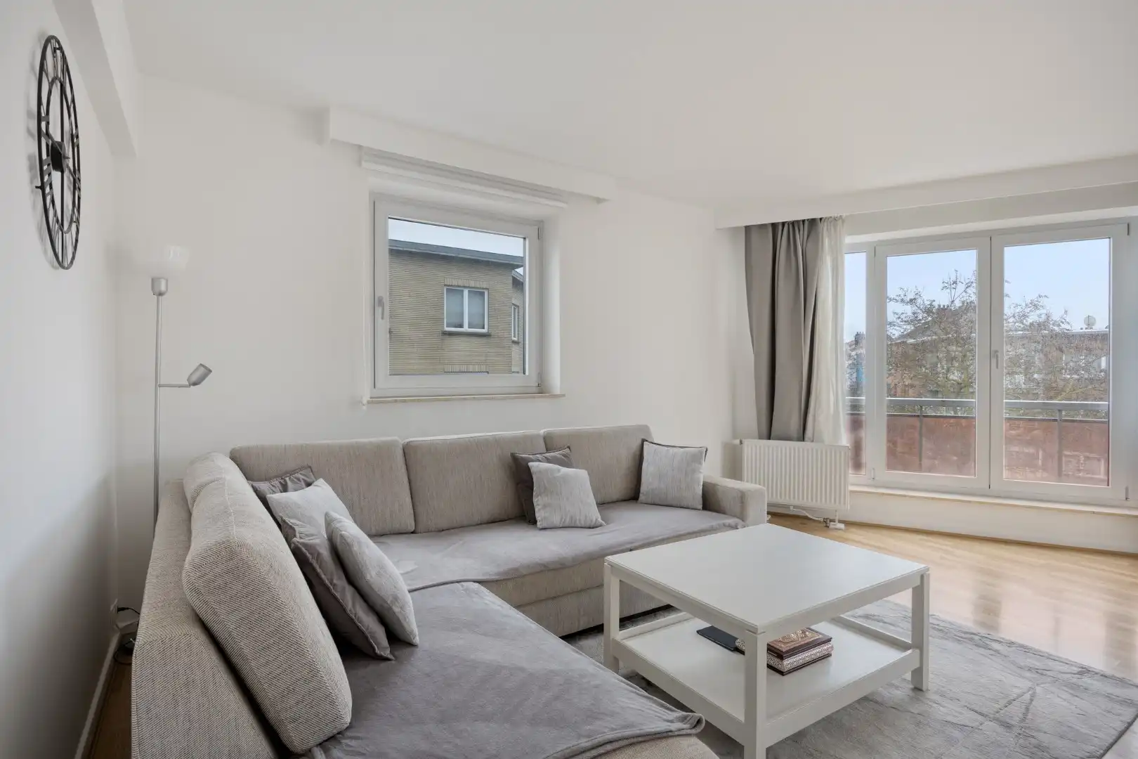 Verzorgd appartement met lift, 2 slaapkamers, garage en kelder foto 2