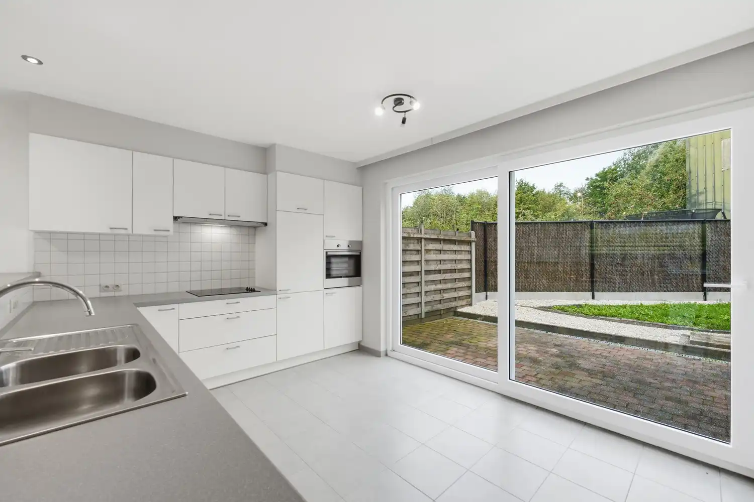 IZENBERGE: Recente rijwoning met alle comfort, 3 slaapkamers, gezellig tuintje en garage op 151m² grondopp. foto 7