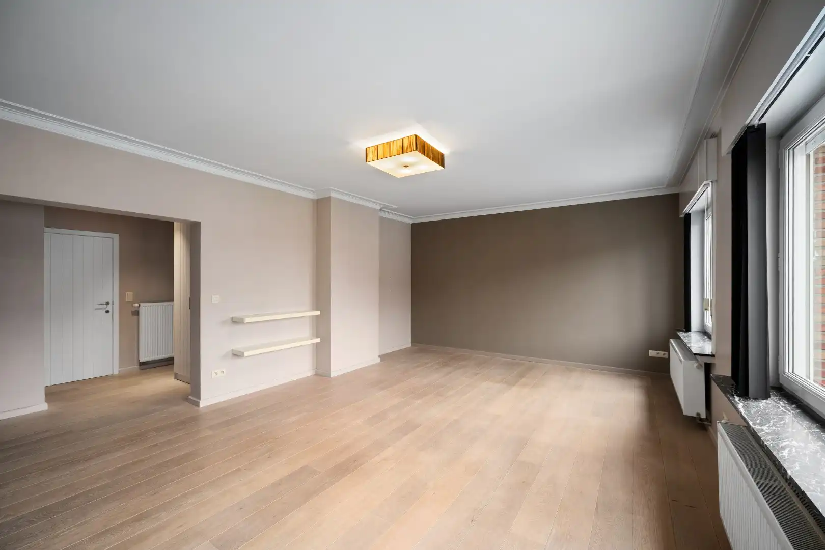 Instapklaar en lichtrijk appartement met terras in het centrum van Heist. foto {{pictureIndex}}