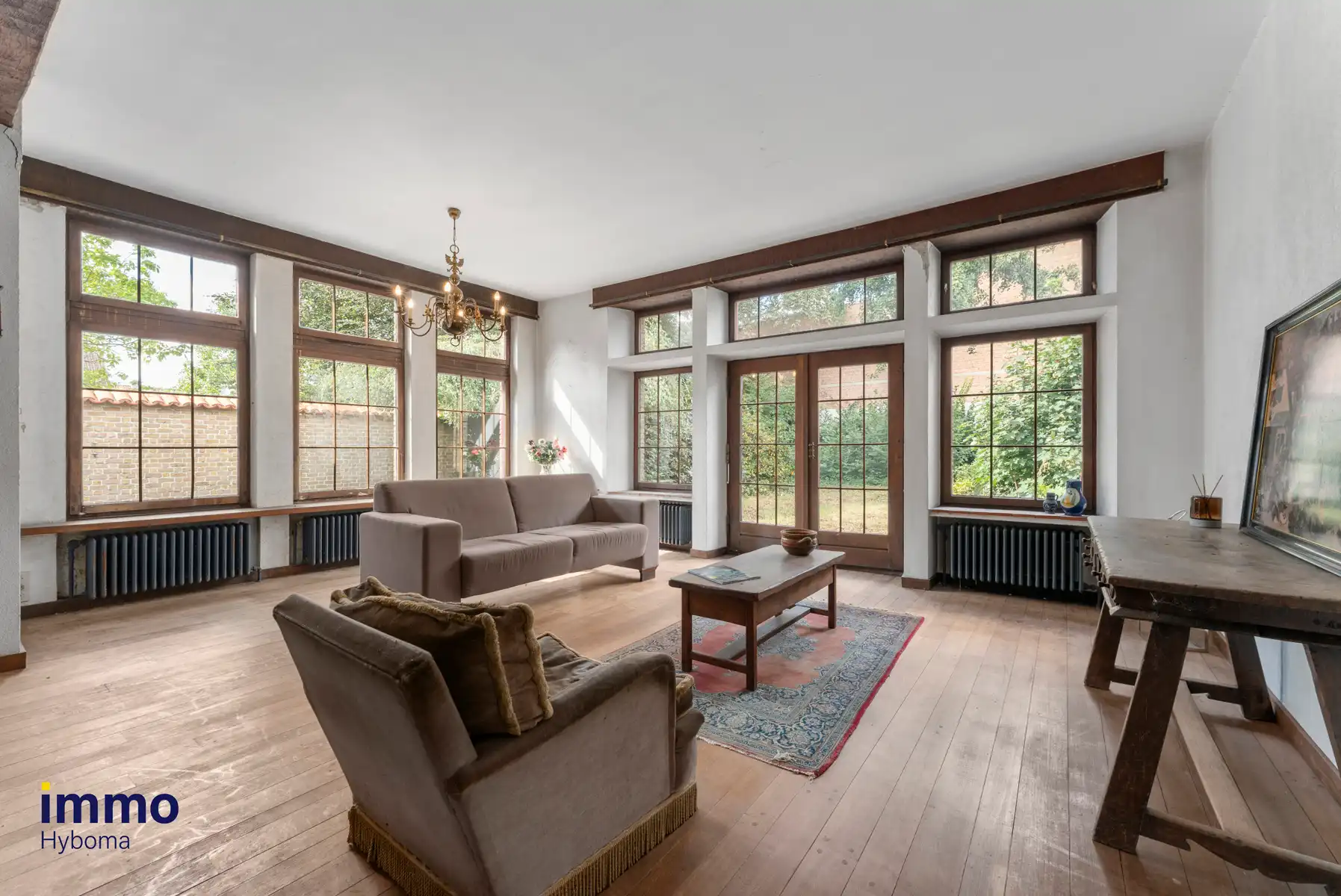 Hoofdfoto van de publicatie: Unieke dokterswoning met praktijkgedeelte in hartje Eeklo