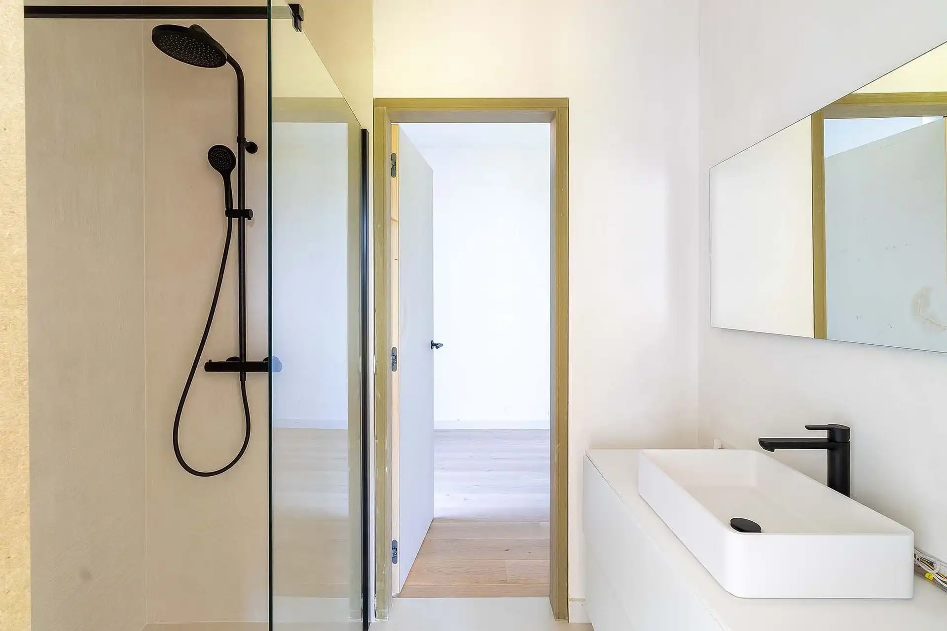 Hoogwaardig afgewerkt gelijkvloersappartement met tuin foto 10