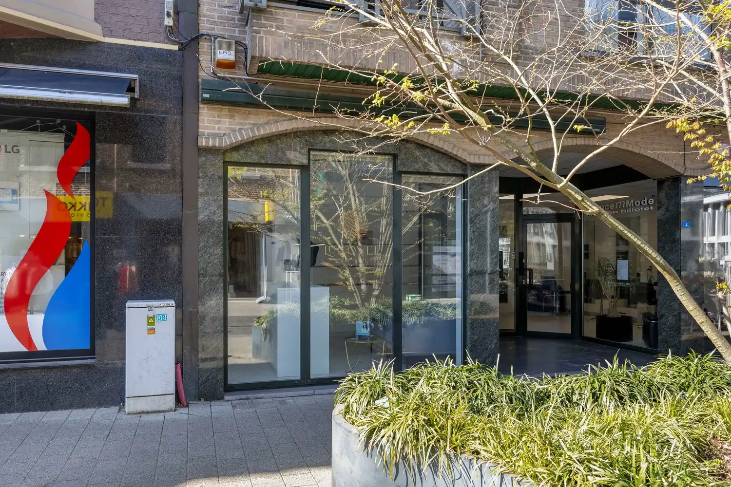 Veelzijdig handelspand in hartje Lanaken foto 7