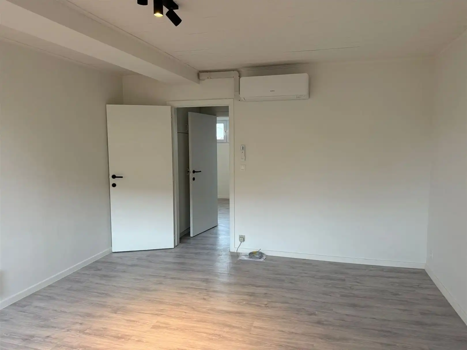 TE HUUR: Dakappartement met 1 slaapkamer in Hasselt! foto 2