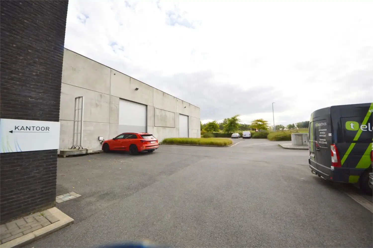 MODERN KANTOOR MET PARKING foto 15