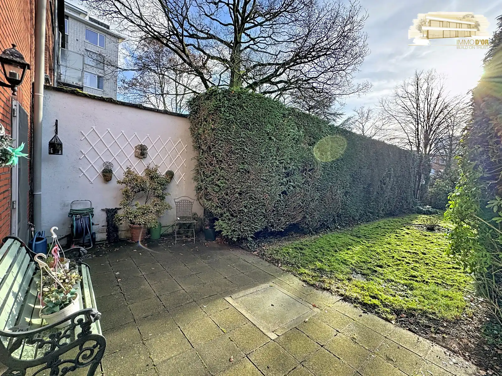 Bel-étage met ZW-tuin met ruime garage + oprit voor 2 auto's foto 21