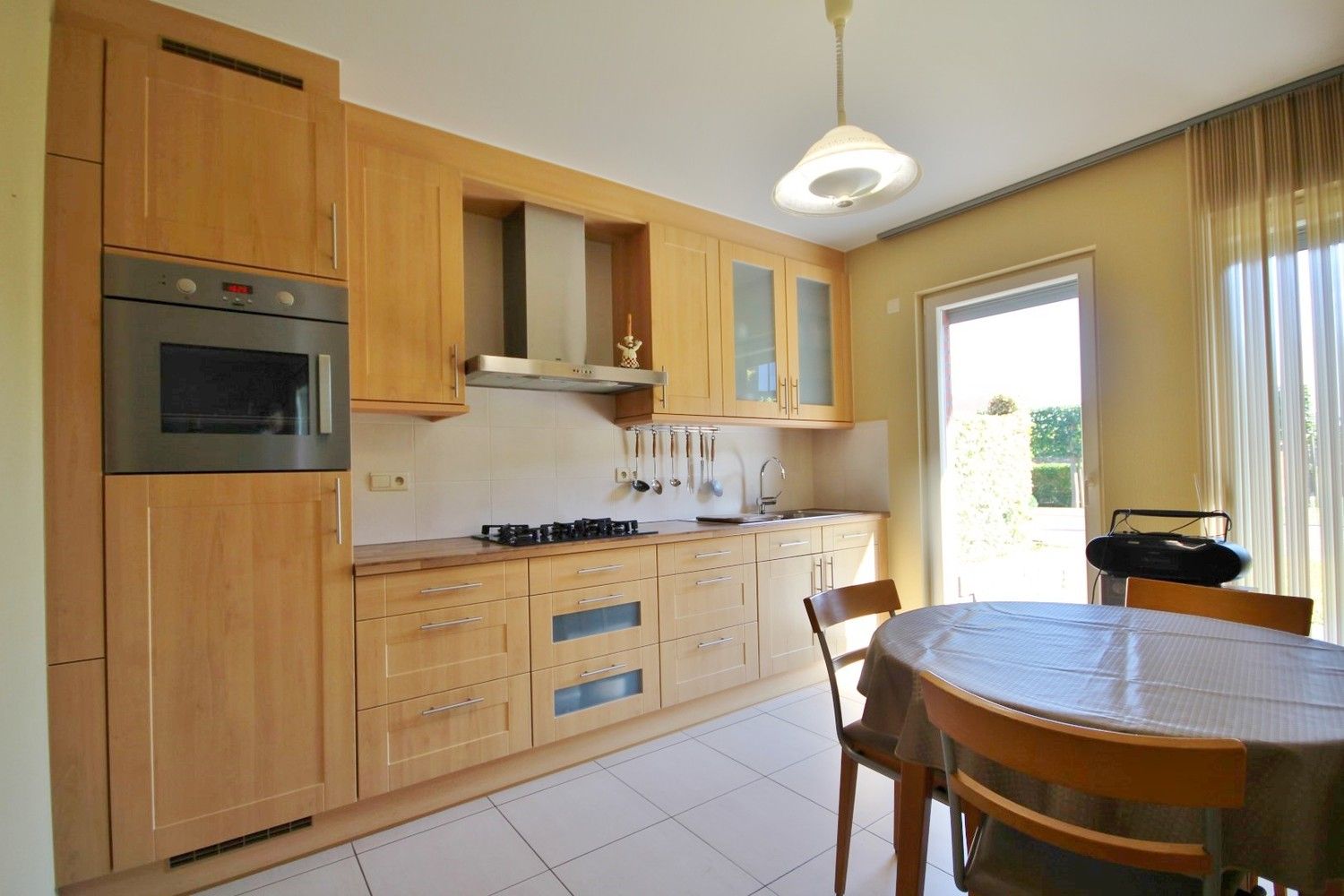 Gelijkvloers appartement met 3 slaapkamers, garage en kelder op  wandelafstand van het centrum foto 3