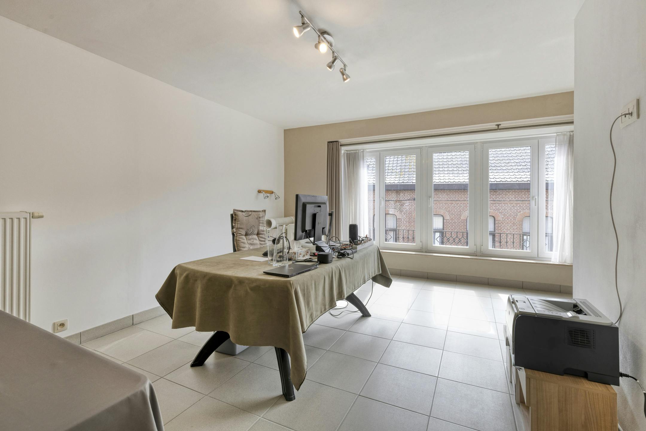 Instapklare woning met 4 slaapkamers in het centrum van Roeselare! foto 9