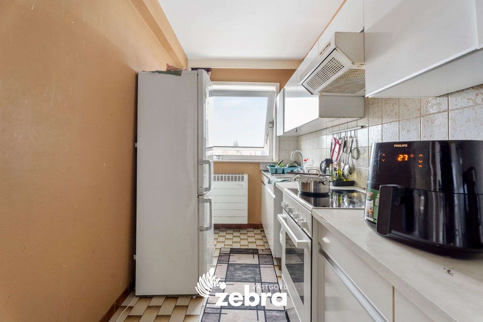 Licht op te frissen appartement op een centrale ligging te Roeselare! foto 6