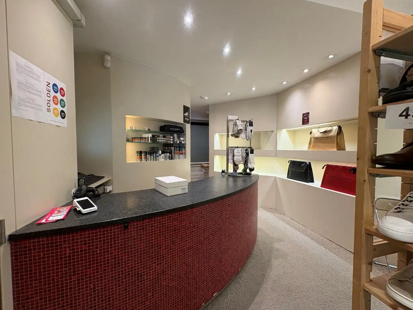 Handelspand met 1 of 2 appartementen  foto 6