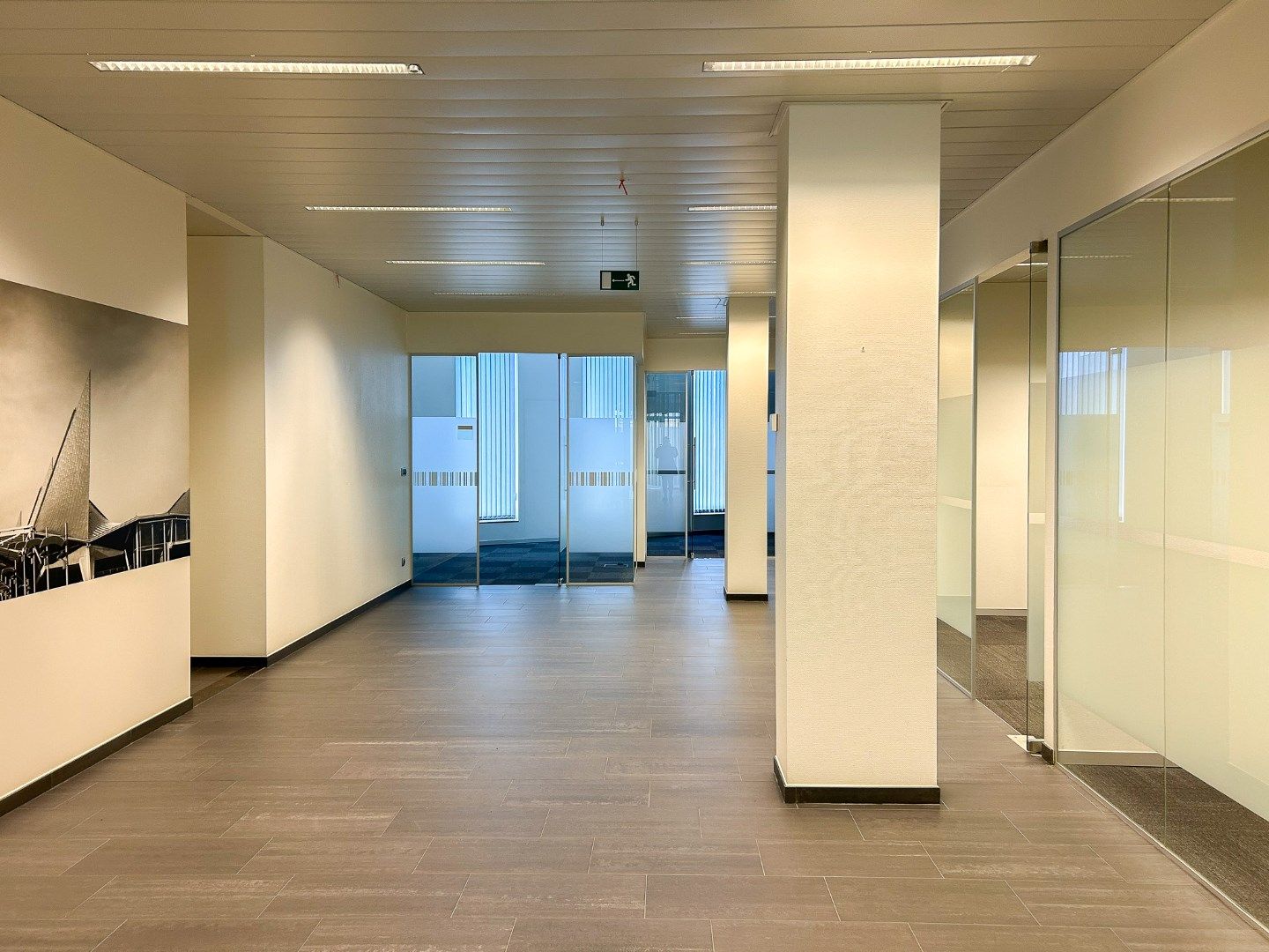 Handelsgelijkvloers met parking op de Leien  foto 6