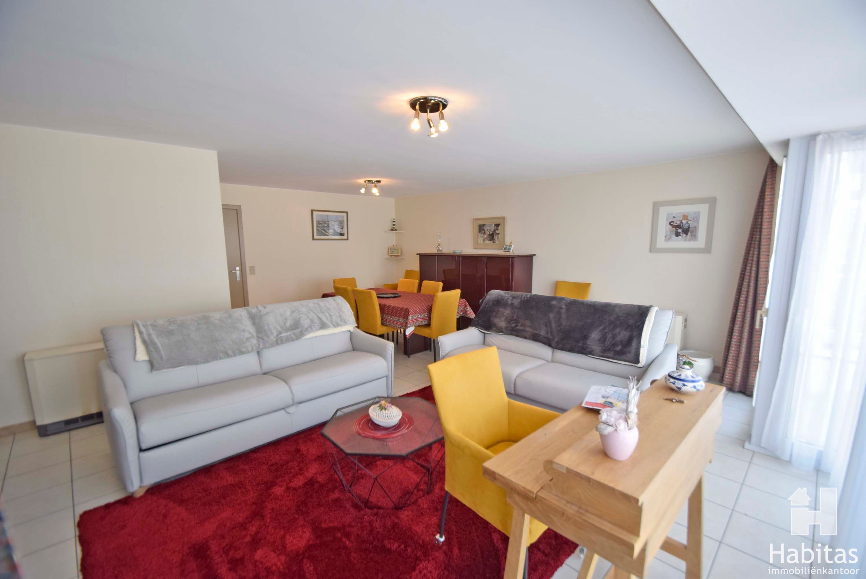 Bijzonder ruim appartement op de 1ste verd. van een perfect onderhouden residentie foto 2