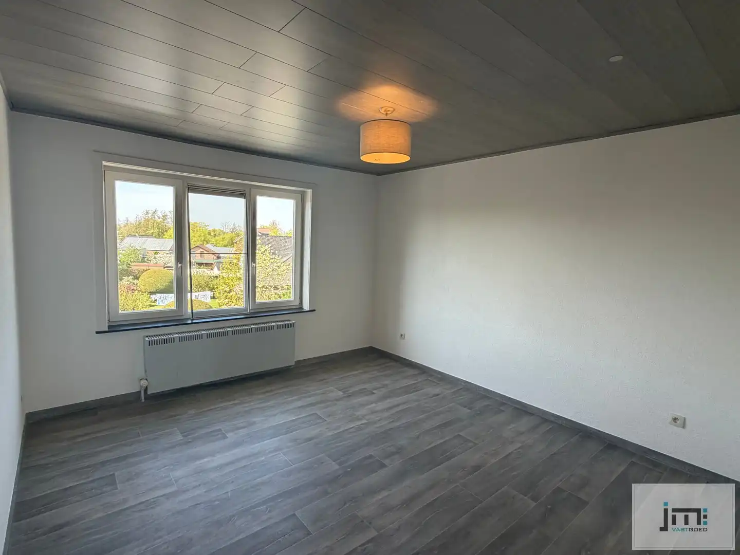 Gerenoveerd appartement met 4 slaapkamers foto 4