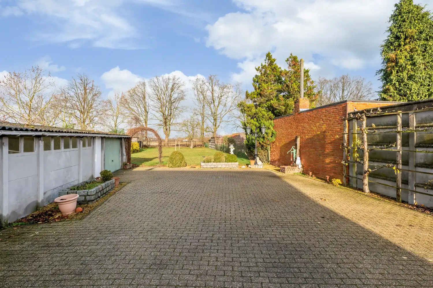 Goed onderhouden woning met tuin. foto 23