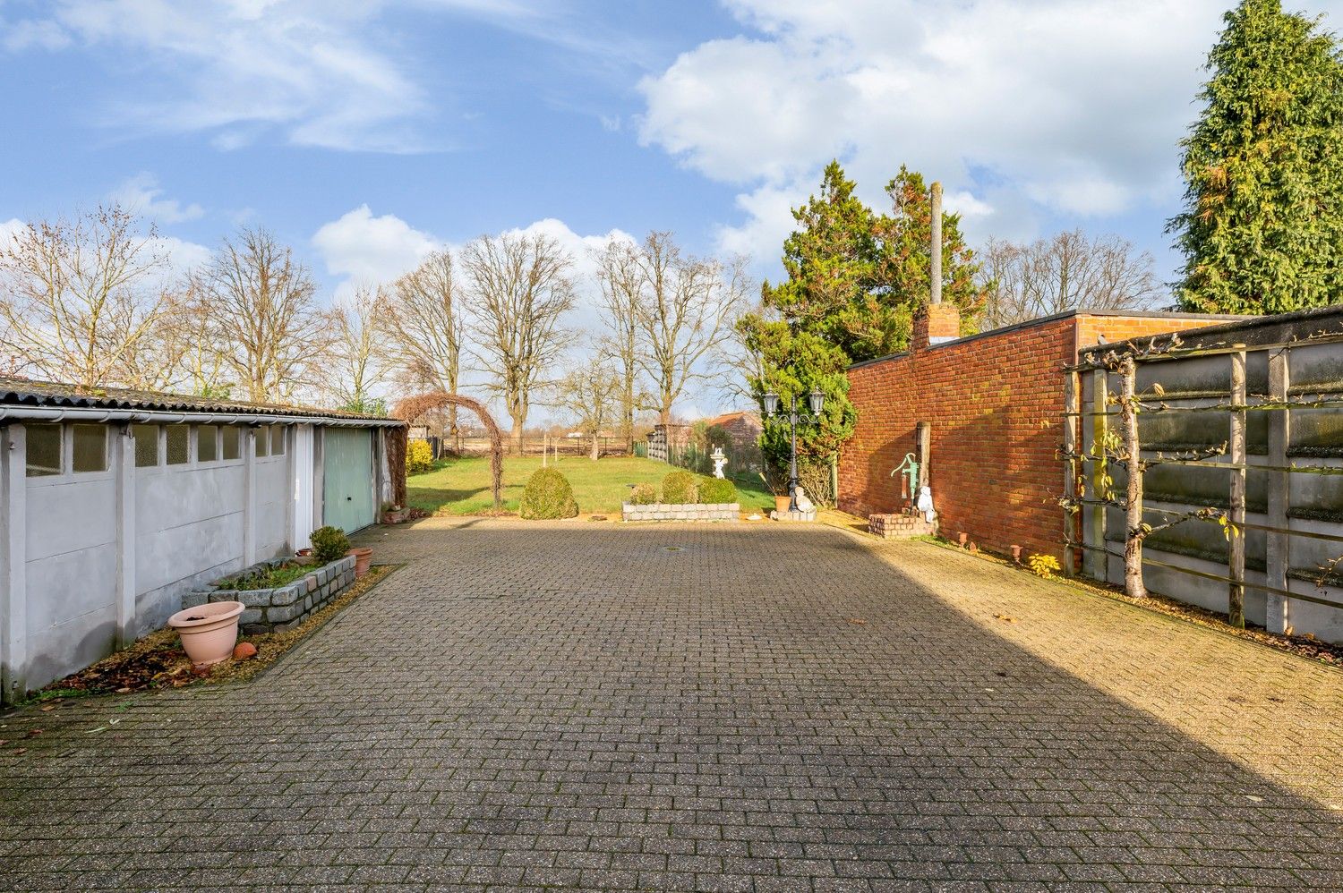 Goed onderhouden woning met tuin. foto 23