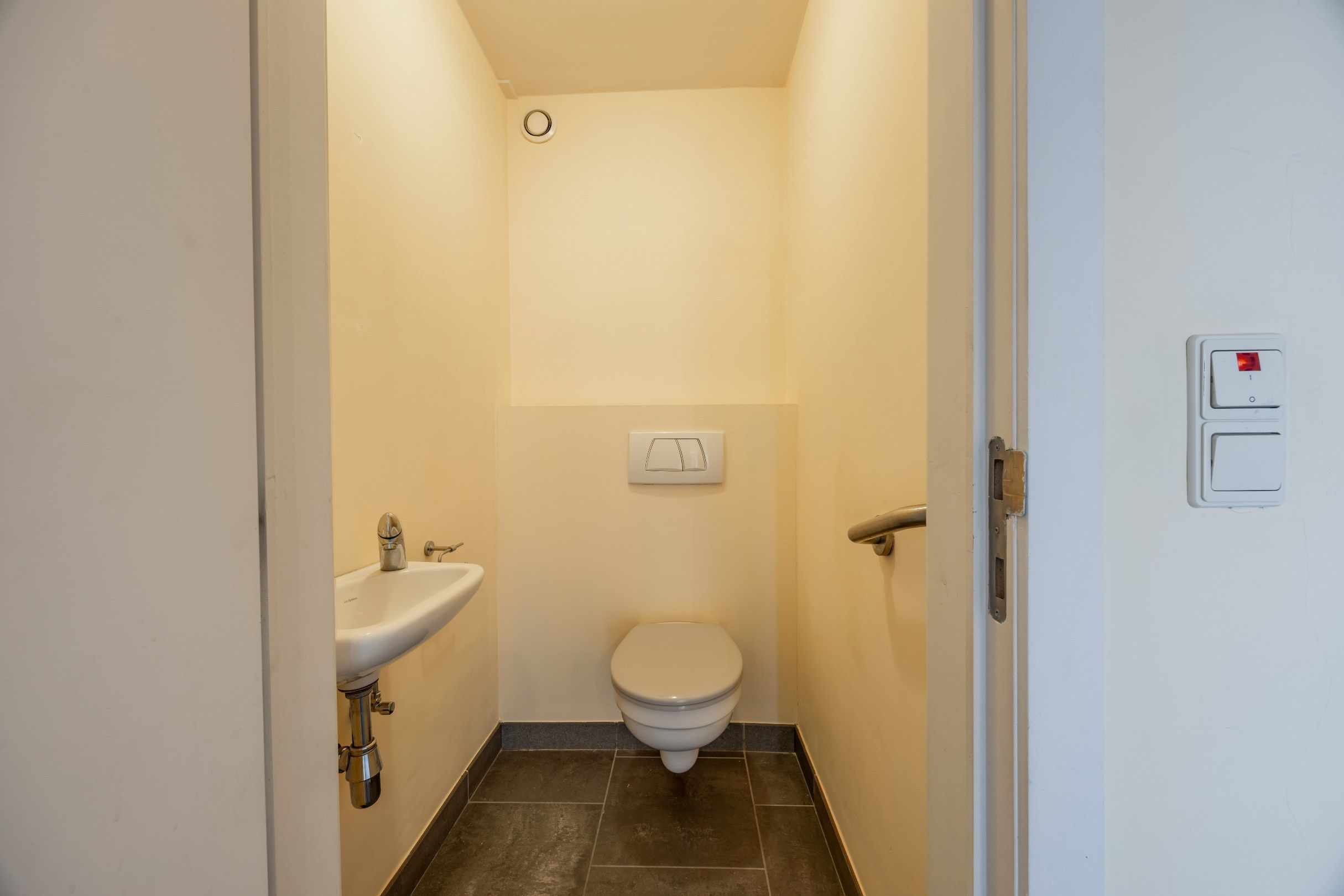 INSTAPKLAAR APPARTEMENT MET ZONNIG TERRAS foto 19