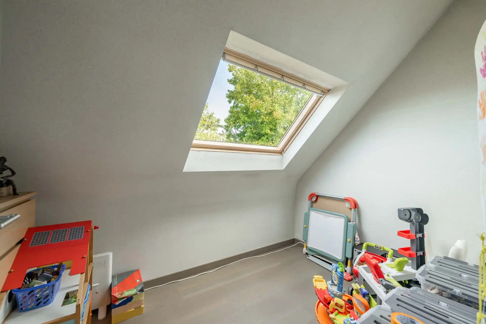 Knappe, verzorgde alleenstaande hedendaagse woning met 3 slaapkamers, garage en een prachtige aangelegde tuin TE KOOP in Wielsbeke! foto 19
