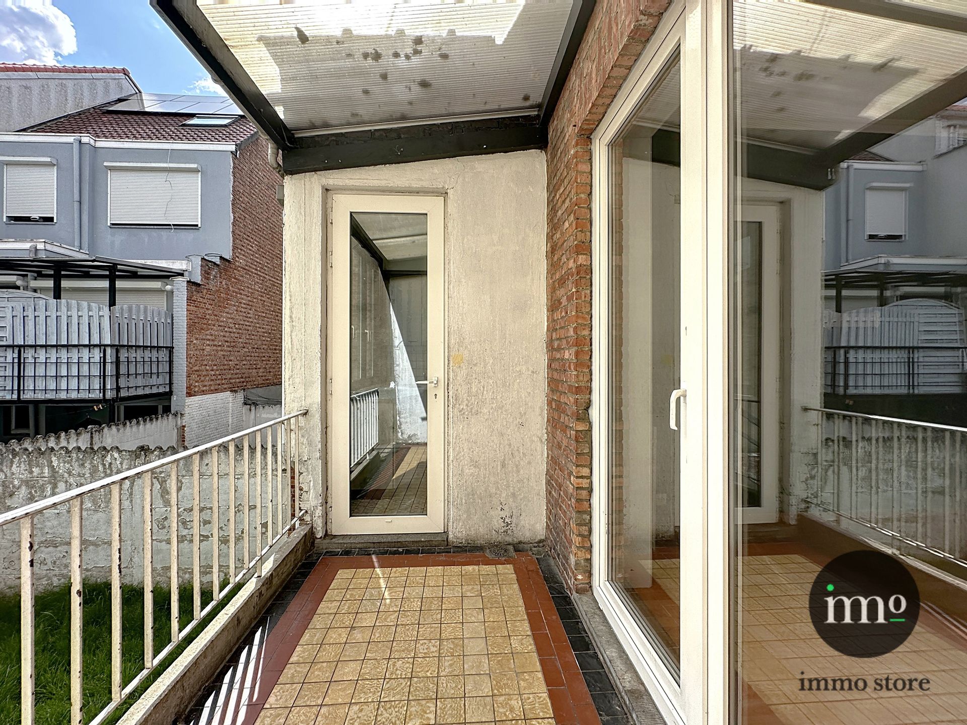 Goedgelegen rijwoning met 3, mogelijks 4 slaapkamers en tuin foto 3