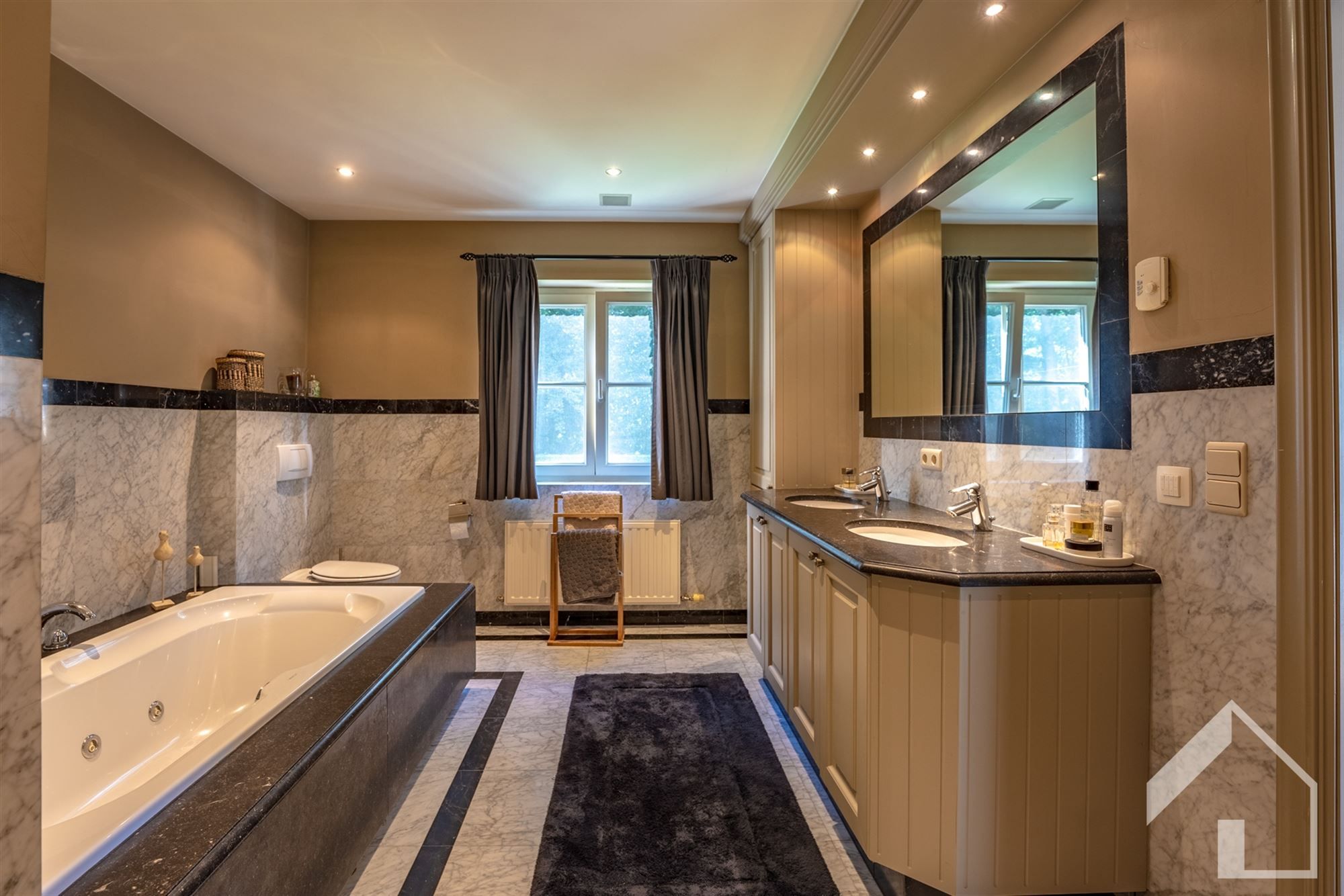 Exclusieve villa met loods, prachtige tuin en topafwerking op ruim 7.400 m²  foto 24