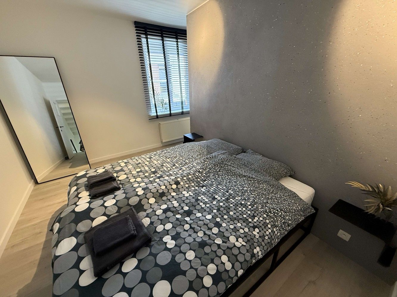 Recent gerenoveerd en volledig gemeubeld rijhuis met tuin te huur foto 14