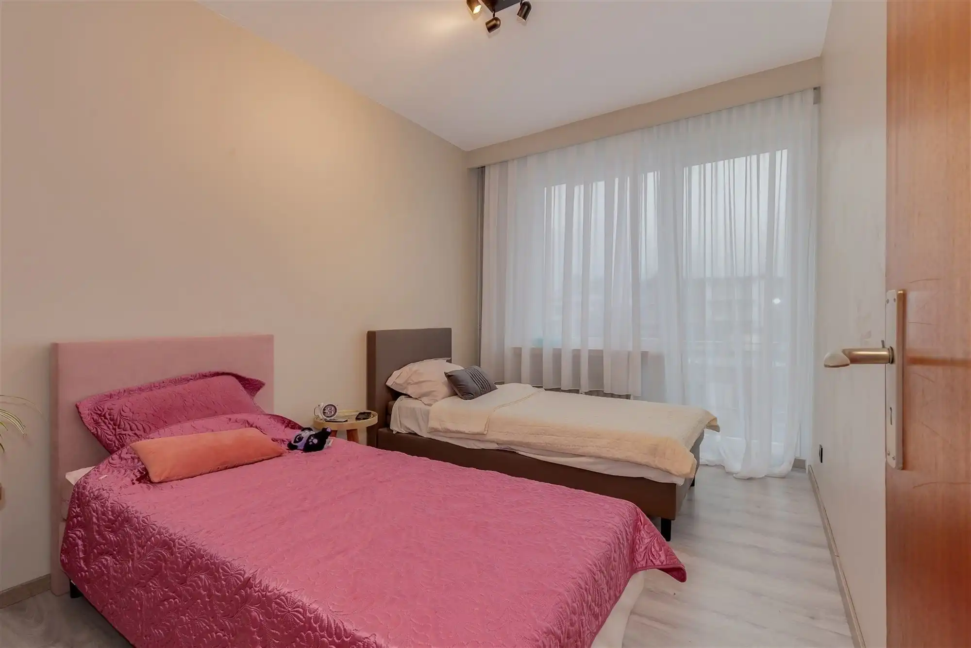 Instapklaar 2 slk appartement met terras te Mortsel foto 9