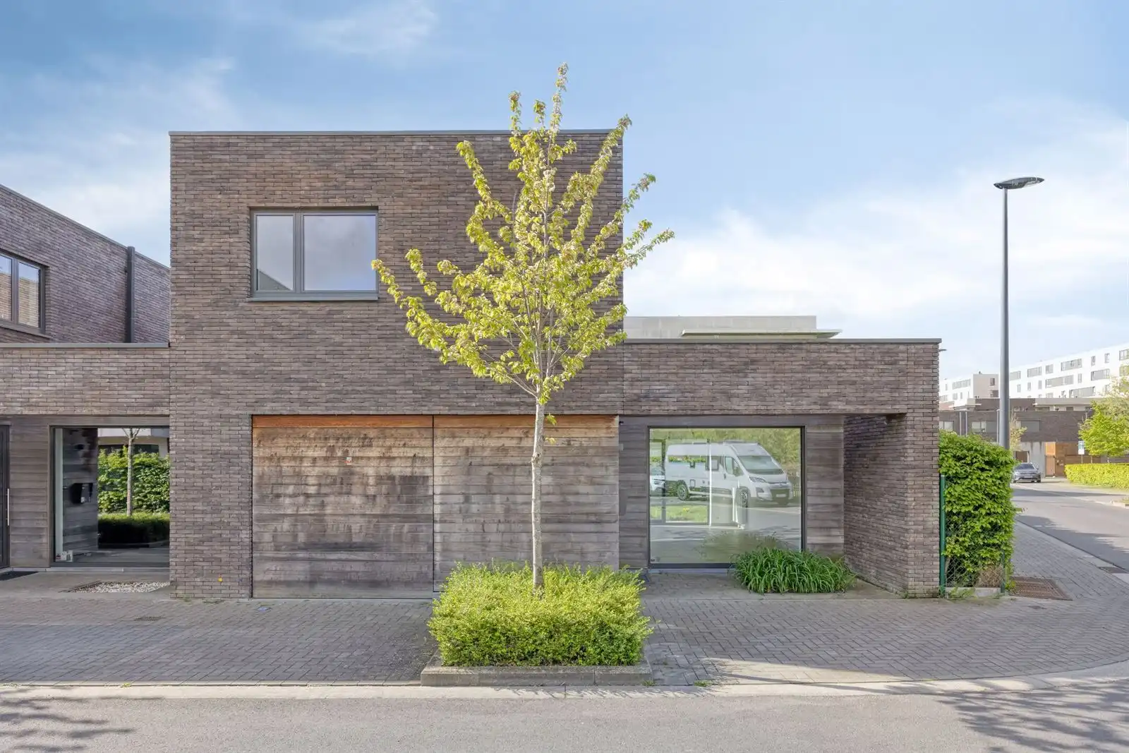 Recente 3-gevelwoning met 3 slaapkamers, tuin en garage foto 29