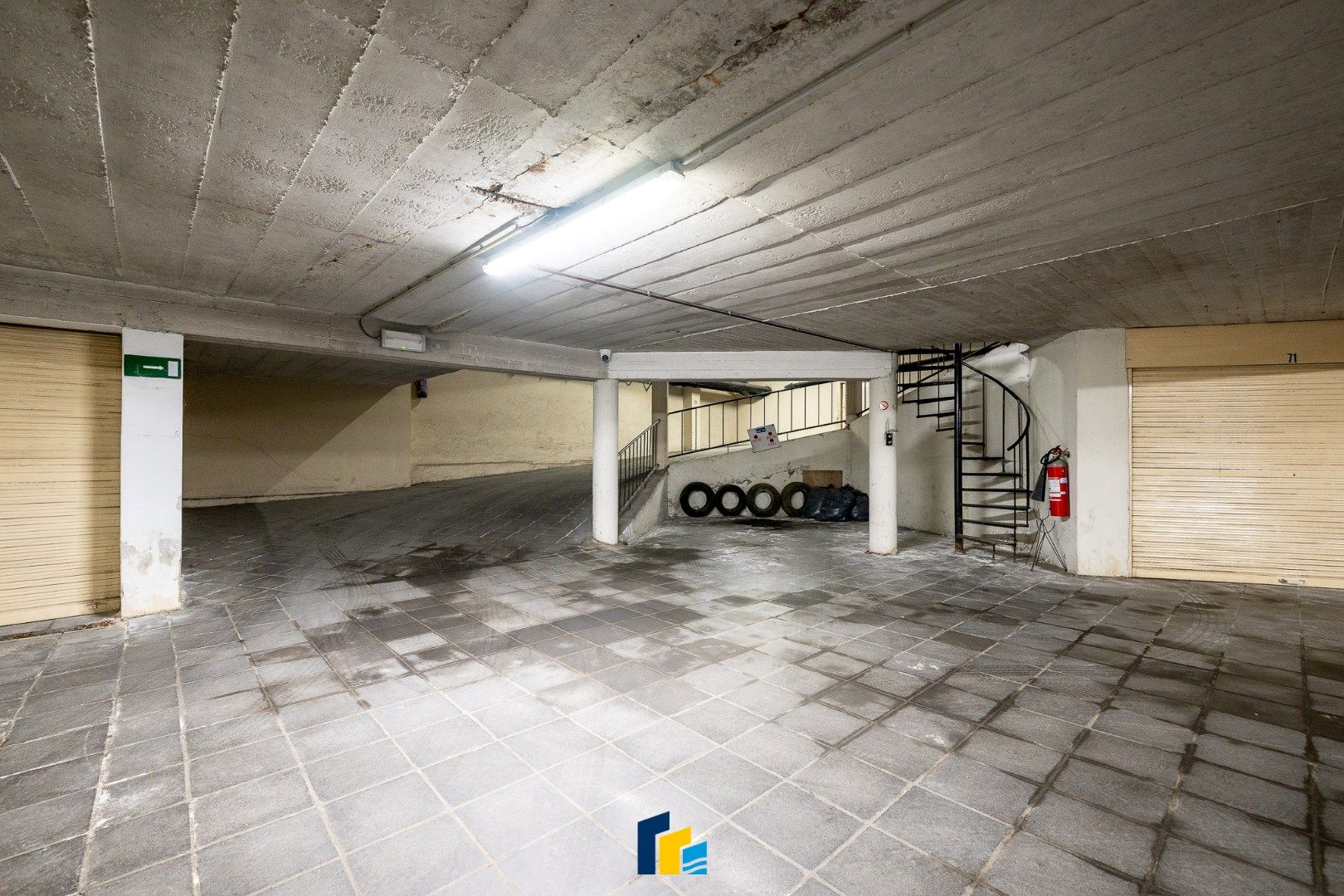 Centraal gelegen afgesloten autobox  foto 11