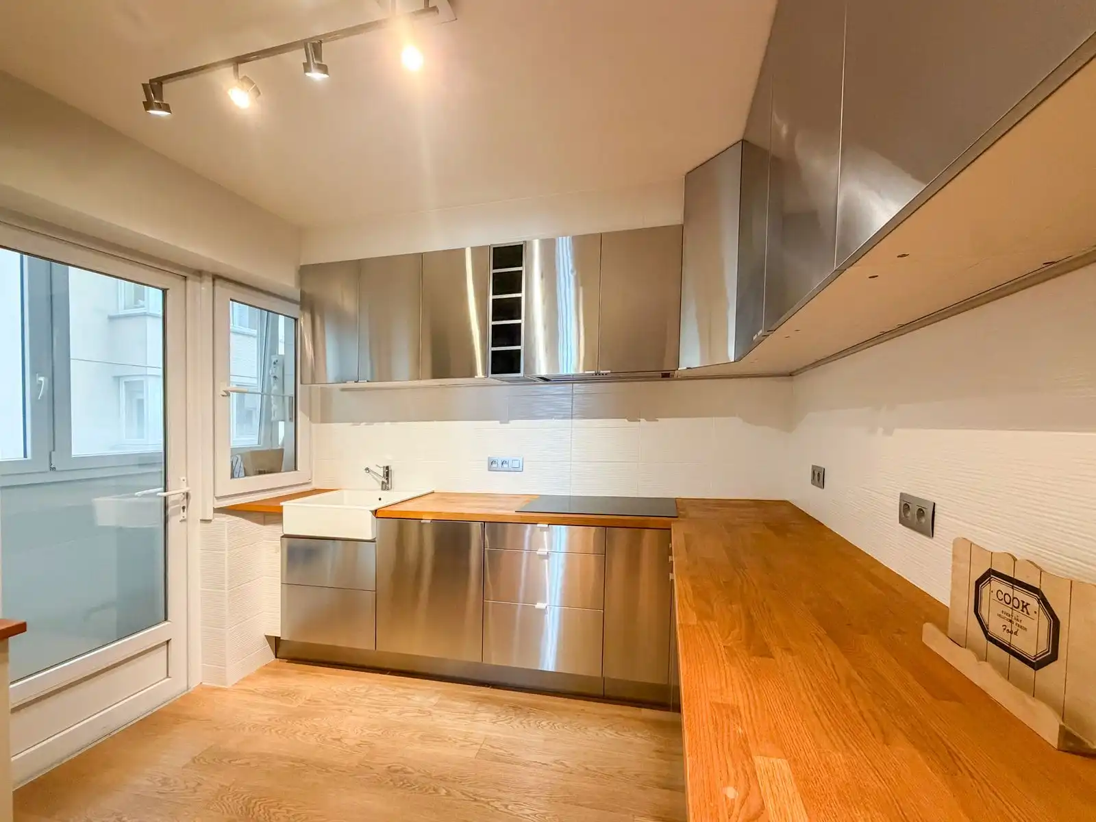 Prachtig ruim appartement met frontaal zeezicht in top-residentie foto 5