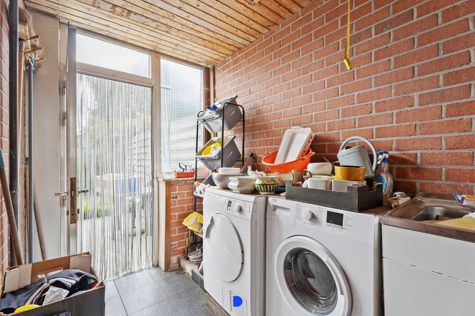 Half open woning met stalling/loods. foto 10