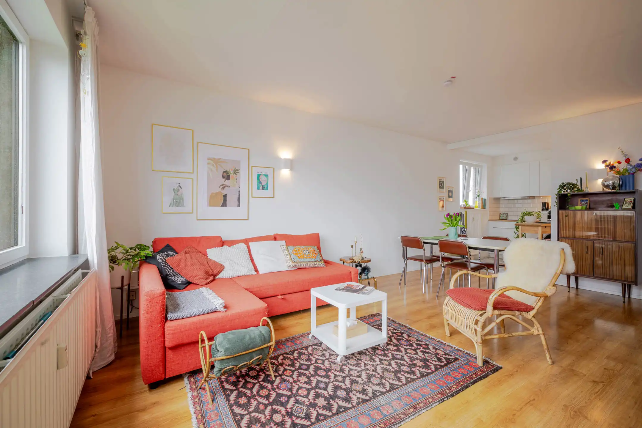 Gezellig twee slaapkamer appartement te koop in Gent  foto {{pictureIndex}}