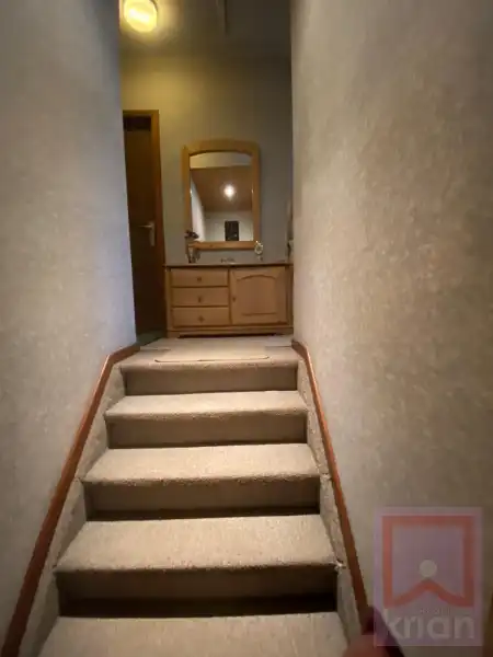 Ruime woning met tuin, 2 grote garages en kelder op grond groot 688m² foto 12