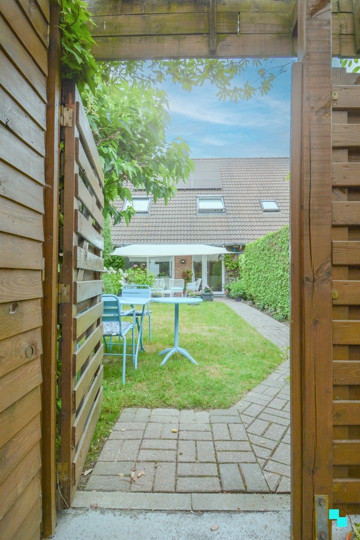 Smaakvol gerenoveerde woning met garage achteraan te Roeselare foto 17