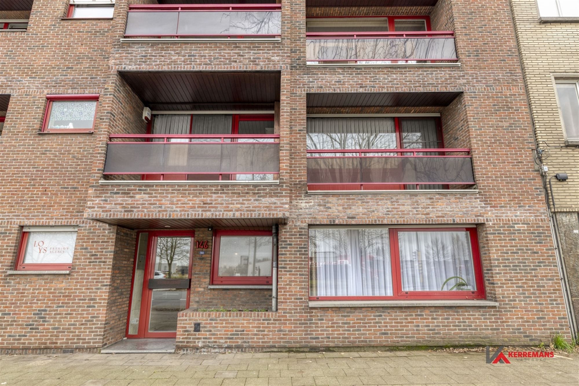 Instapklaar appartement met 3 slaapkamers en garage.  foto 2