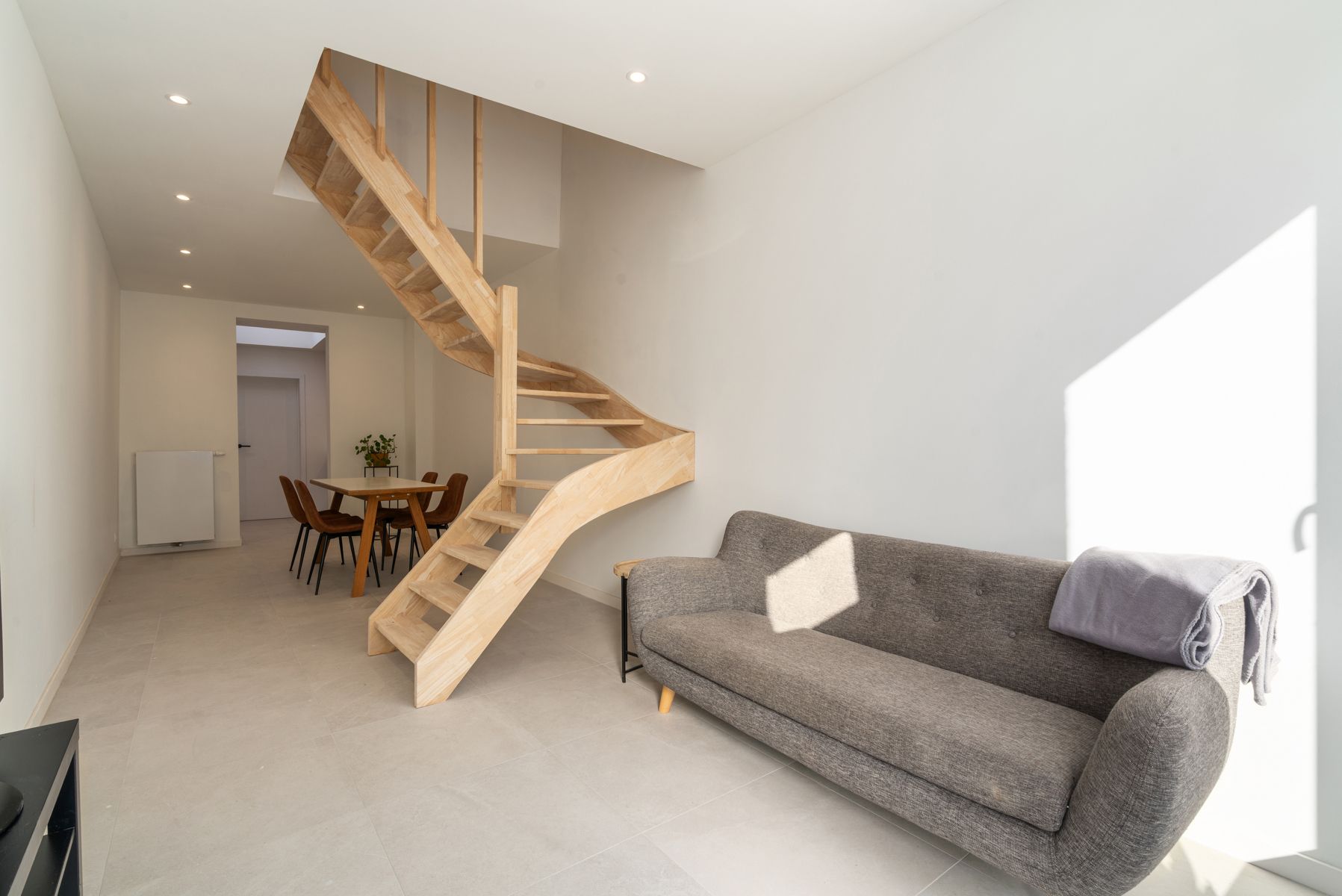 Gerenoveerde woning met zonnepanelen nabij het centrum foto 5